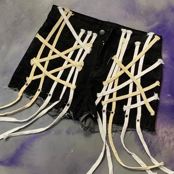 String Shorts - Picture 3 of 3